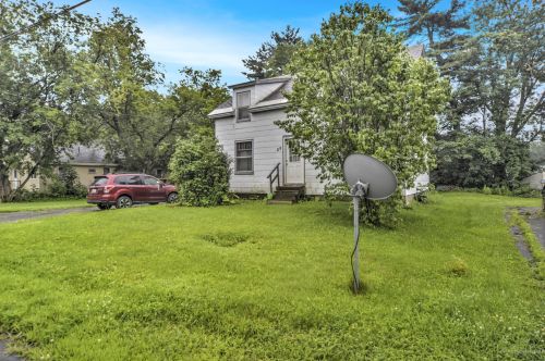 25 Robinson St, Fairfield, ME 04937-1136