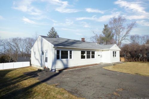 8 Barjune Rd, Norwalk, CT 06851-1520