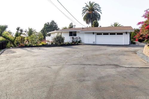 2166 Warmlands Ave, Vista CA  92084-3338 exterior