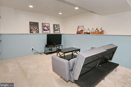 8290 Morning Dew Ct, Springfield VA  22153-3812 exterior