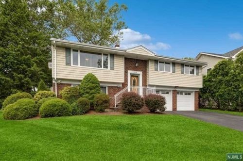 70 Pearl St, Dumont, NJ 07628-1238