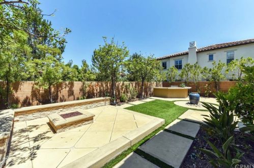73 Gainsboro, Irvine CA  92620-2187 exterior