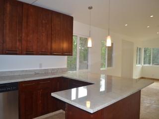 100 Lake Hills Dr, Austin TX  78733-3108 exterior