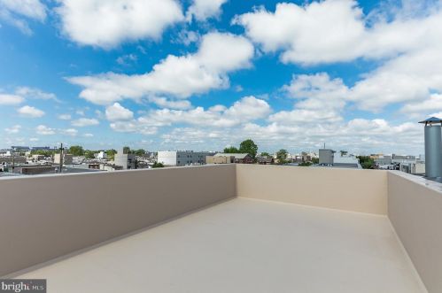 2033 4 St, Philadelphia PA 19122-1509 exterior