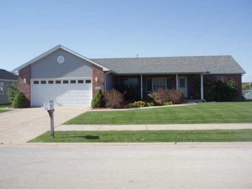 585 Sandburg Dr, Manteno, IL 60950-8423