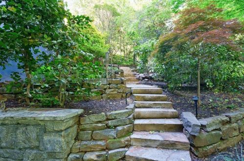 620 Colebrook Ct, Atlanta GA  30327-4710 exterior