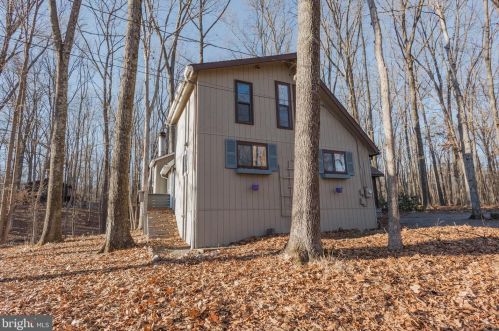 49 Pileated Woodpecker Ln, Hedgesville WV  25427-5384 exterior