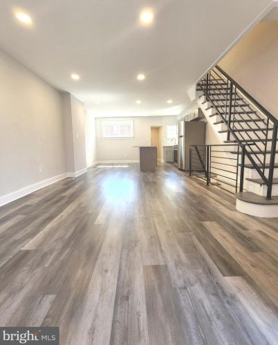 7163 18th St, Philadelphia, PA 19126-1501