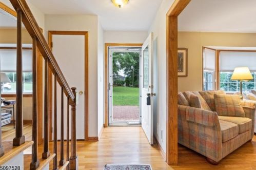 91 Lilac Dr, Annandale, NJ 08801-3453