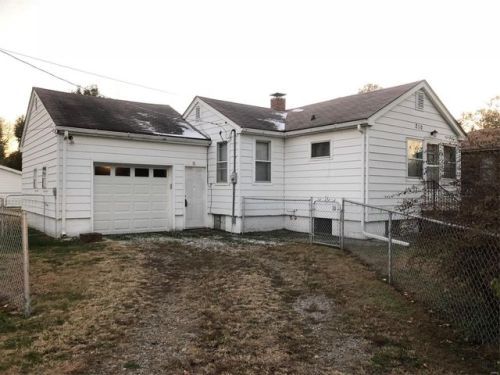 210 4th St, Hartford, IL 62048-1304