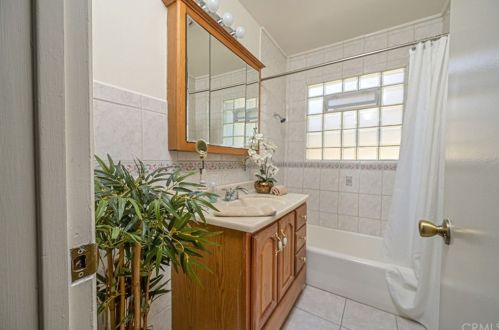 2750 Bridgeport Ave, Anaheim CA  92804-2002 exterior