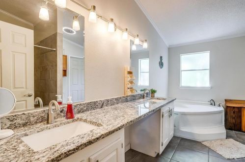 6356 Rendon Bloodworth, Fort Worth TX  76140-9456 exterior