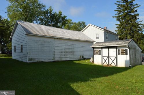 2161 Newville Rd, Carlisle PA  17015-7747 exterior