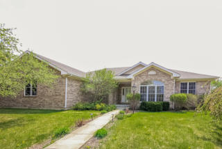 1093 Suffolk Ct, Gurnee, IL 60031-4050