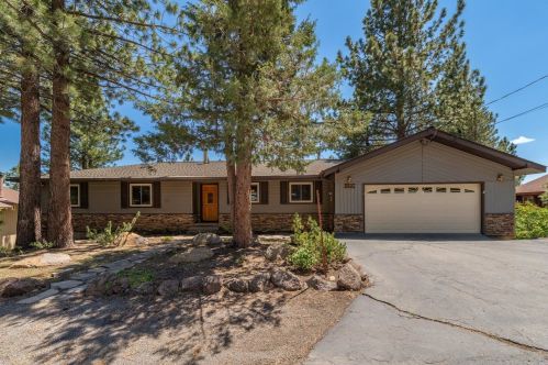 11553 Ridge Rd, Truckee CA  96161-4920 exterior