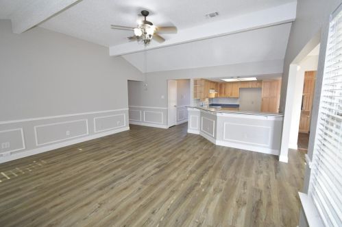 636 Waxahachie St, Midlothian TX  76063-2178 exterior