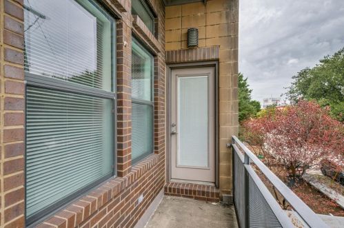 3705 Commerce St, Dallas TX  75226-1738 exterior