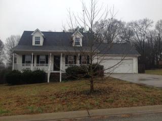 138 Ramsey St, Lavonia, GA 30553-1495