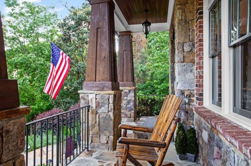 284 Hedden Rd, Atlanta GA  30342-2768 exterior