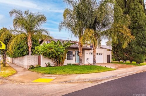 3805 Acorn Ct, Simi Valley, CA 93063-2818