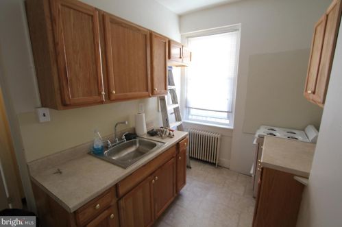 734 20th St, Philadelphia, PA 19130-2004