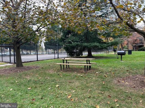 9824 Georgia Ave, Silver Spring MD 20902-5233 exterior