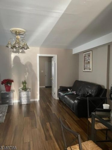 612 9th St, Newark, NJ 07107-1925