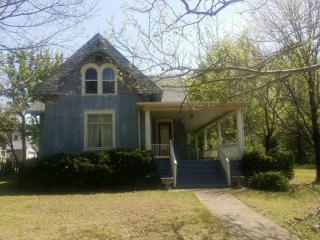 625 Byers Ave, Joplin, MO 64801-2611
