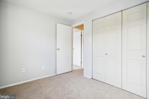 8675 Hickory Ridge Ct, Springfield VA  22153-3703 exterior