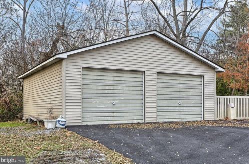 606 Spg Gdn St, Carlisle PA  17013-2526 exterior