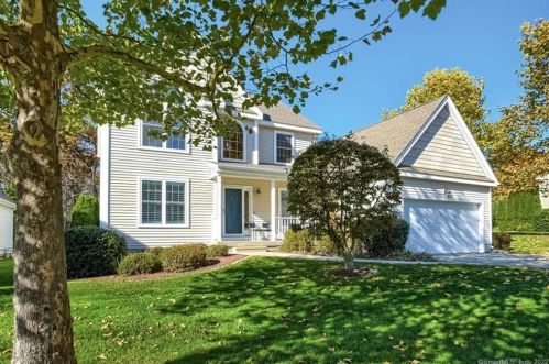 21 Regatta Dr, Niantic, CT 06357-1643