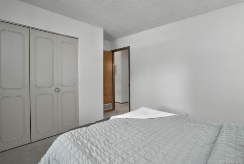 6917 Spruce Dr, Englewood CO 80112-1229 exterior