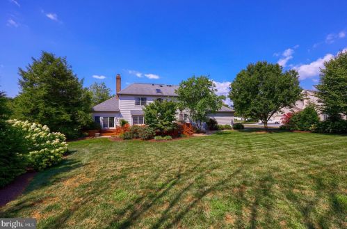 1991 Pickering Trl, Lancaster PA 17601-4972 exterior