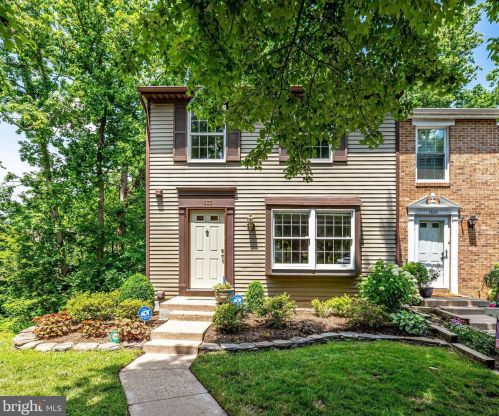 1630 Sierra Woods Dr, Herndon, VA 20194-5624