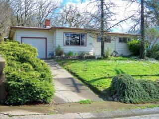 44 Hillside Dr, Willits, CA 95490-3013