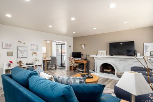 2409 Deodar St, Santa Ana, CA 92705-1736