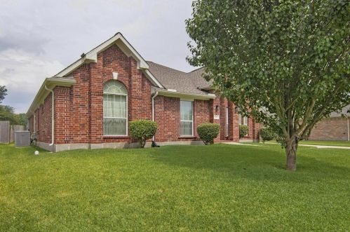 306 King William Dr, Morgans Point TX  77571-4520 exterior