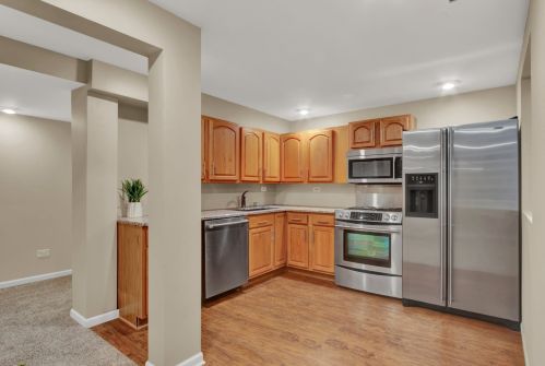 7272 Presidential Dr, Gurnee IL  60031-5302 exterior