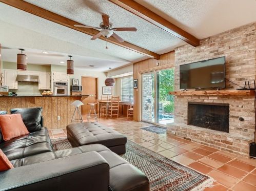 2700 Dunbarton Dr, Austin TX  78723-2235 exterior