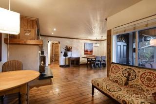 207 10th St, Bend, OR 97701-5144