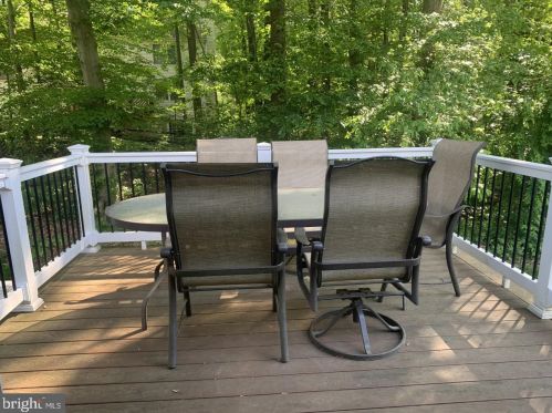 5906 Oak Leather Dr, Springfield VA  22015-2507 exterior