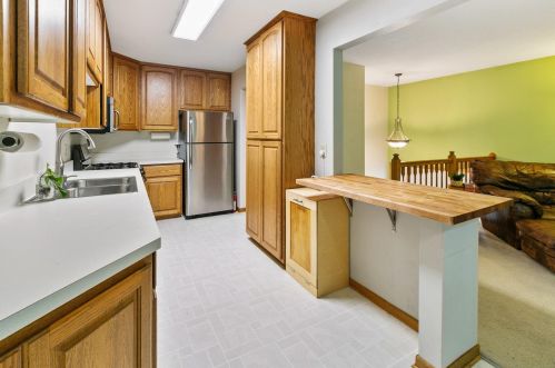 1718 Hickory Hill Dr, Saint Paul MN  55122-2410 exterior