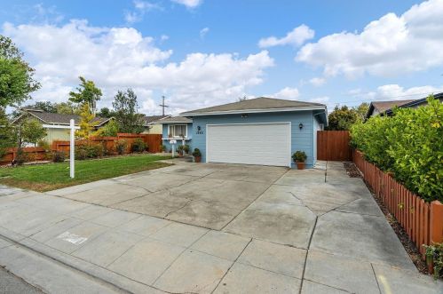 1642 Morgan St, Mountain View, CA 94043-1806