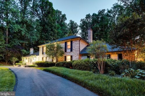 908 Lynton Pl, Mc Lean, VA 22102-2113