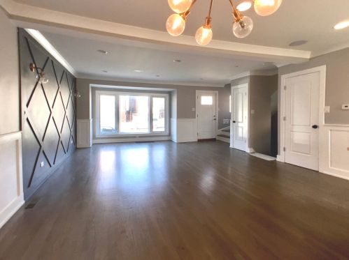 7745 Jeffery Blvd, Chicago, IL 60649-4613