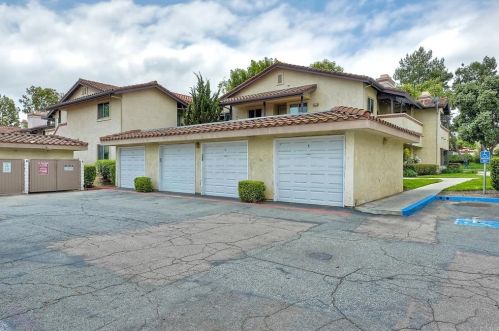 966 Lupine Hills Dr, Vista CA 92081-5367 exterior
