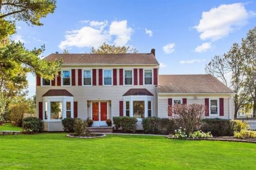 10 Aron Ct, Tinton Falls NJ  07712-3738 exterior