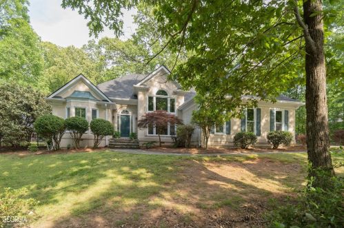 29 Laurel Lakes Dr, Carrollton, GA 30116-5801