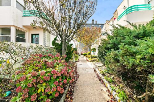 3 Deal Lk Ct, Tinton Falls NJ 07712-5116 exterior