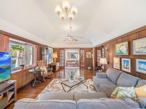 4561 Aukai Ave, Honolulu HI  96816-5209 exterior